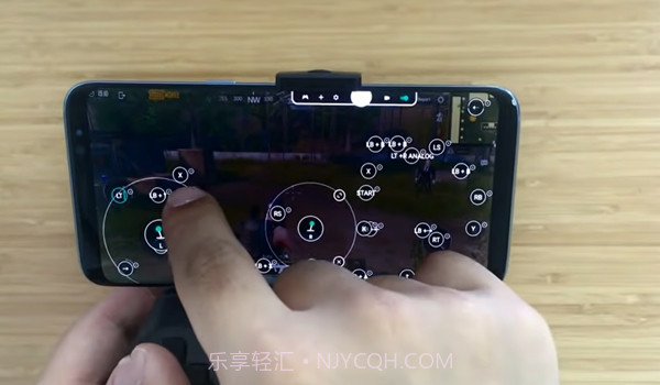 熊猫游戏手柄专业版截图1 熊猫游戏手柄专业版截图1